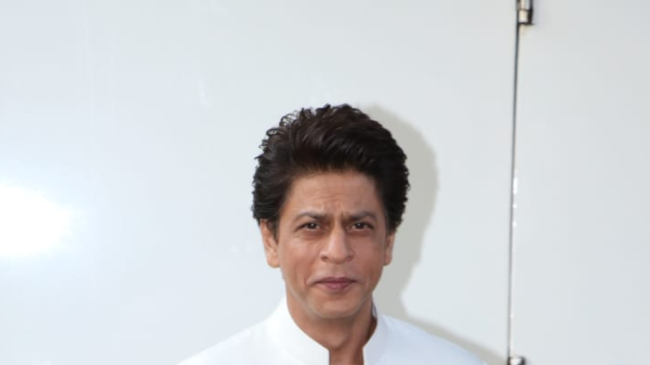 shah rukh khan's ethnic looks are a masterclass in men's dressing