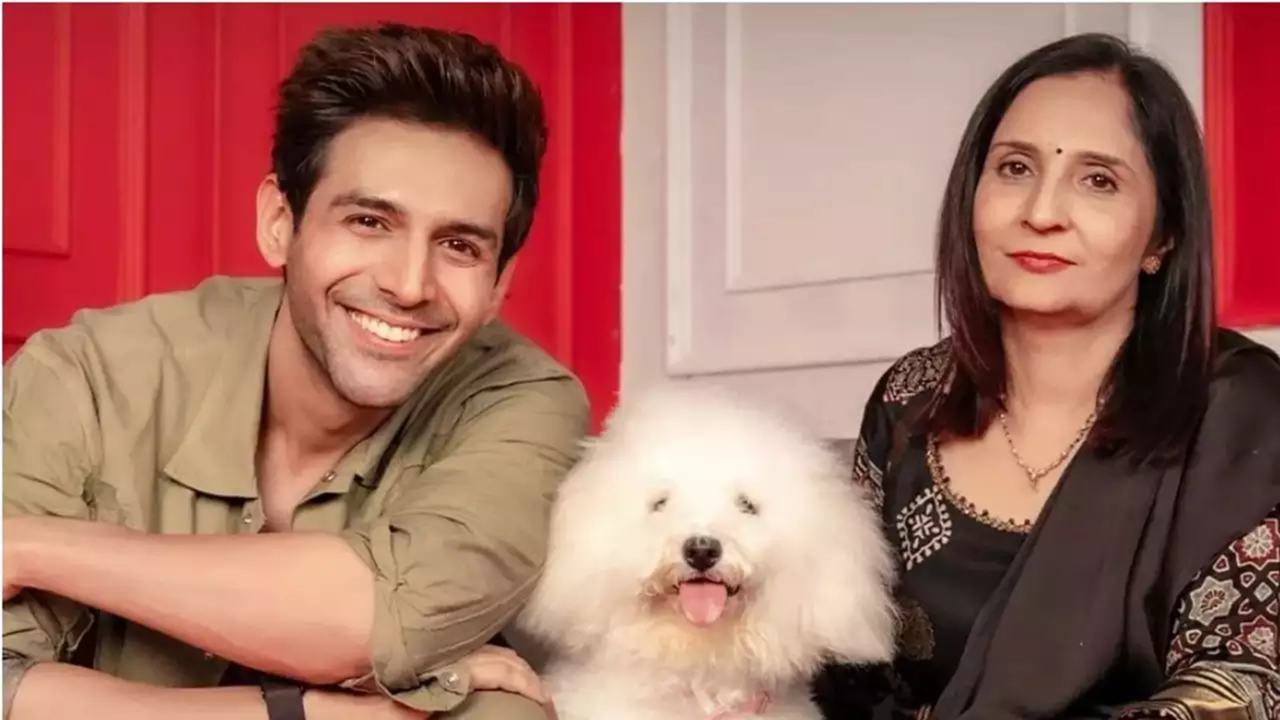 Kartik Aaryan And Mom Mala Tiwari Are Over The Moon As Bhool Bhulaiyaa 3 Shows Go Housefull. Watch