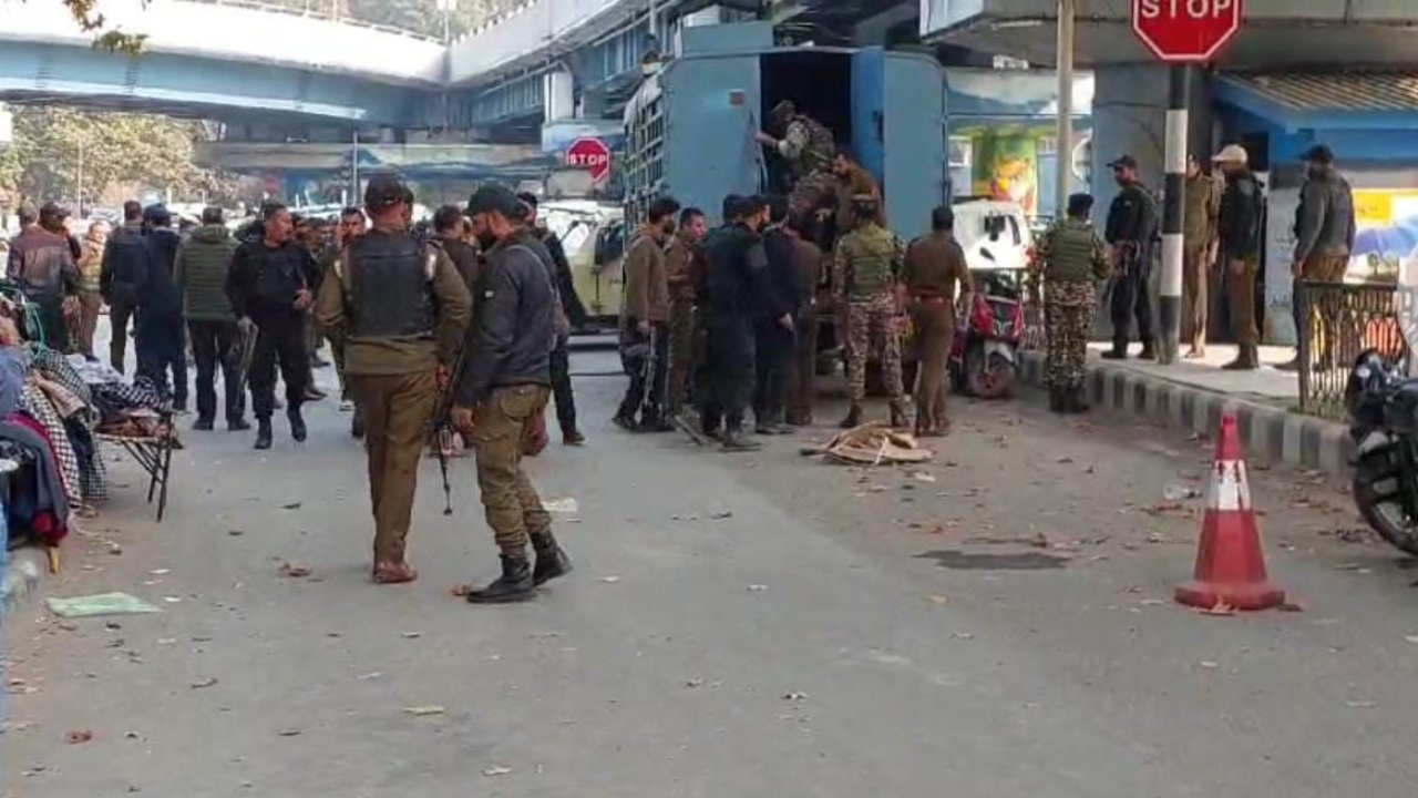 Grenade hurled at Sunday market in Srinagar