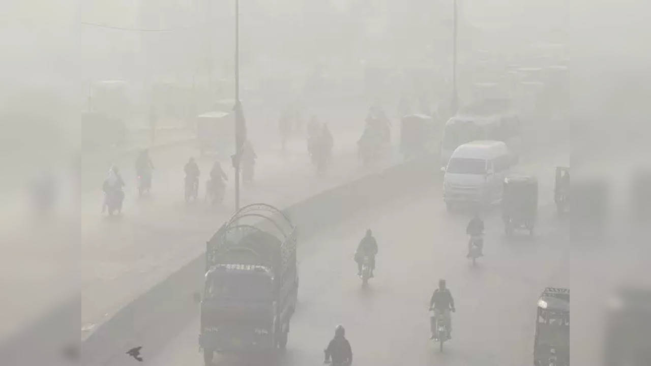 Lahore air pollution hits historic high