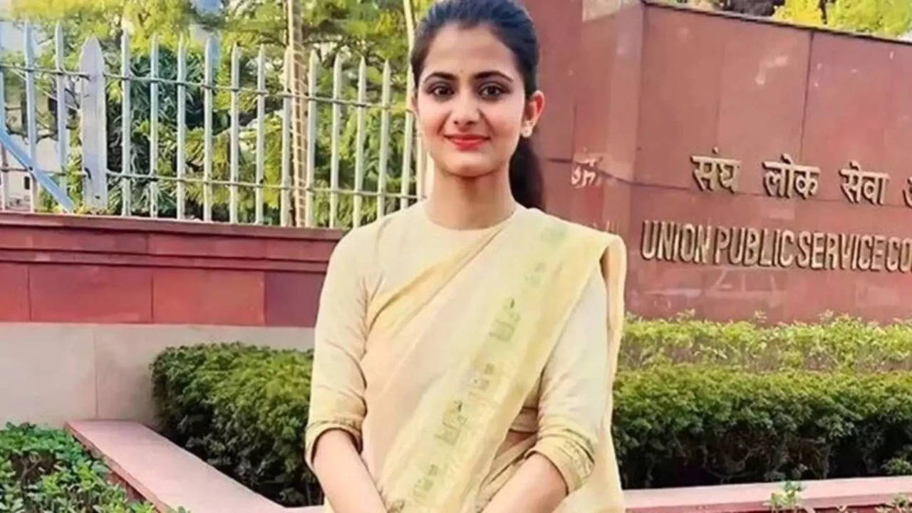 Meet IAS Divya Tanwar, Vikas Divyakirti’s Favourite Student Who Cracked UPSC at age of 21