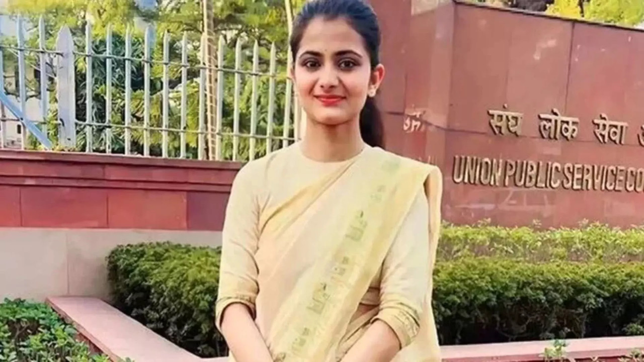 Meet IAS Divya Tanwar, Vikas Divyakirti’s Favourite Student Who Cracked UPSC at age of 21