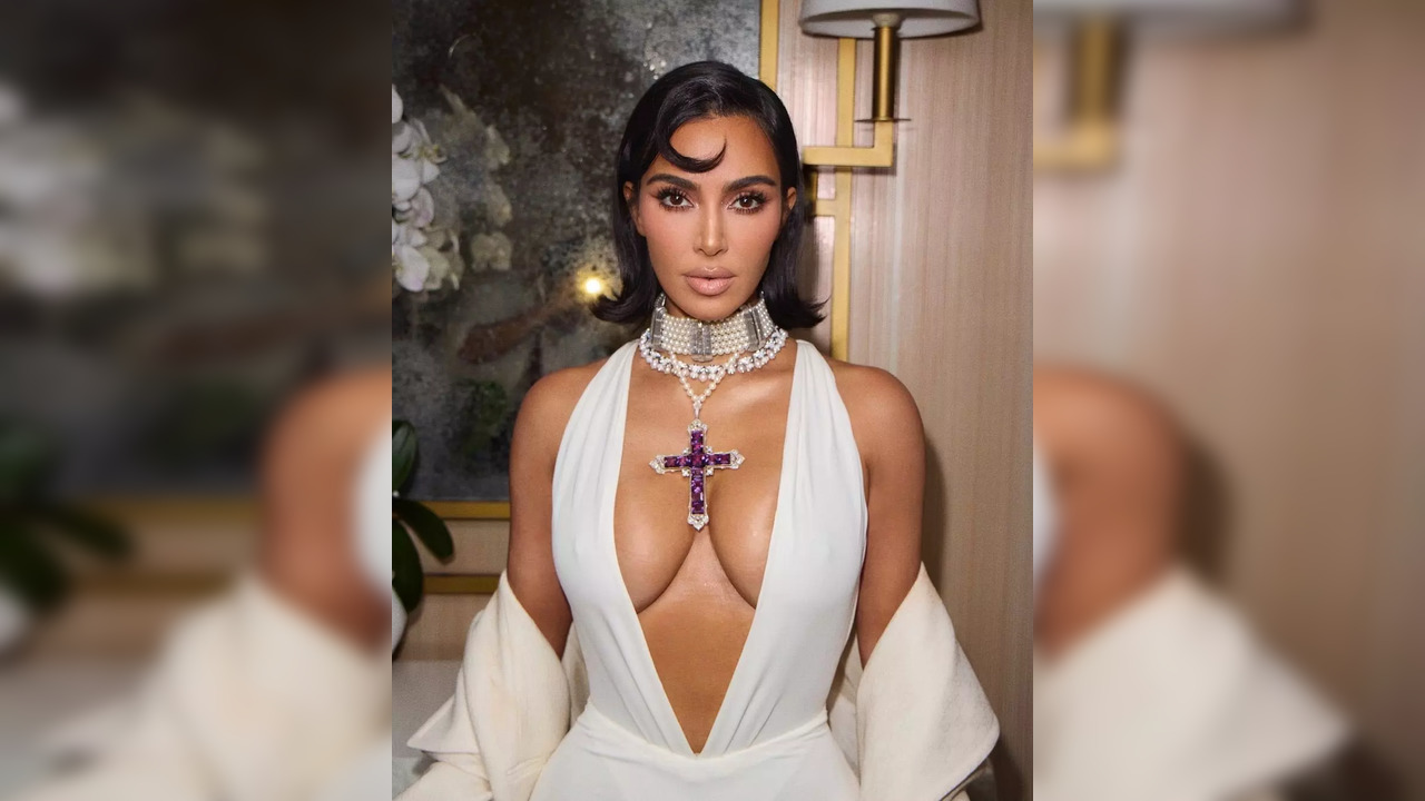 Kim Kardashian faces backlash for donning historical necklace  (Photo Credits: X / Twitter)