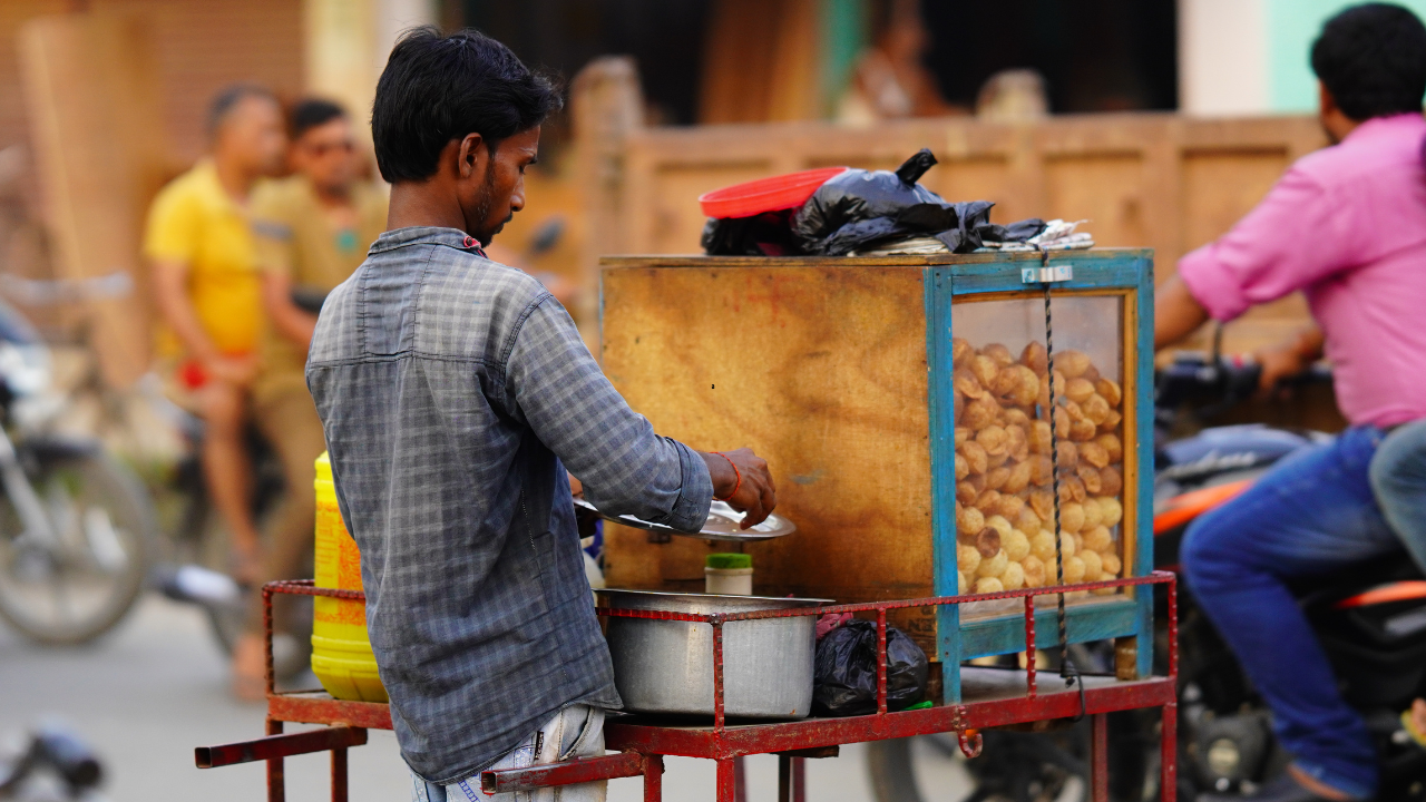 Pani puri vendor caught using rotten ingredients in Bengaluru. (Representational Image)