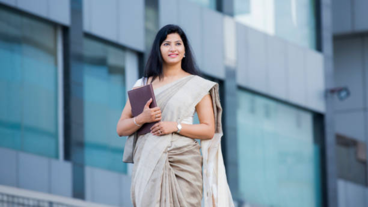 Draping Your Saree THIS Way Can Increase Your Risk Of ‘Saree Cancer’