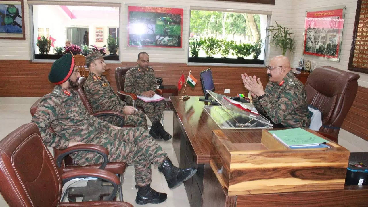 Major General SS Bakshi Visits North East Frontier Railway Headquarters