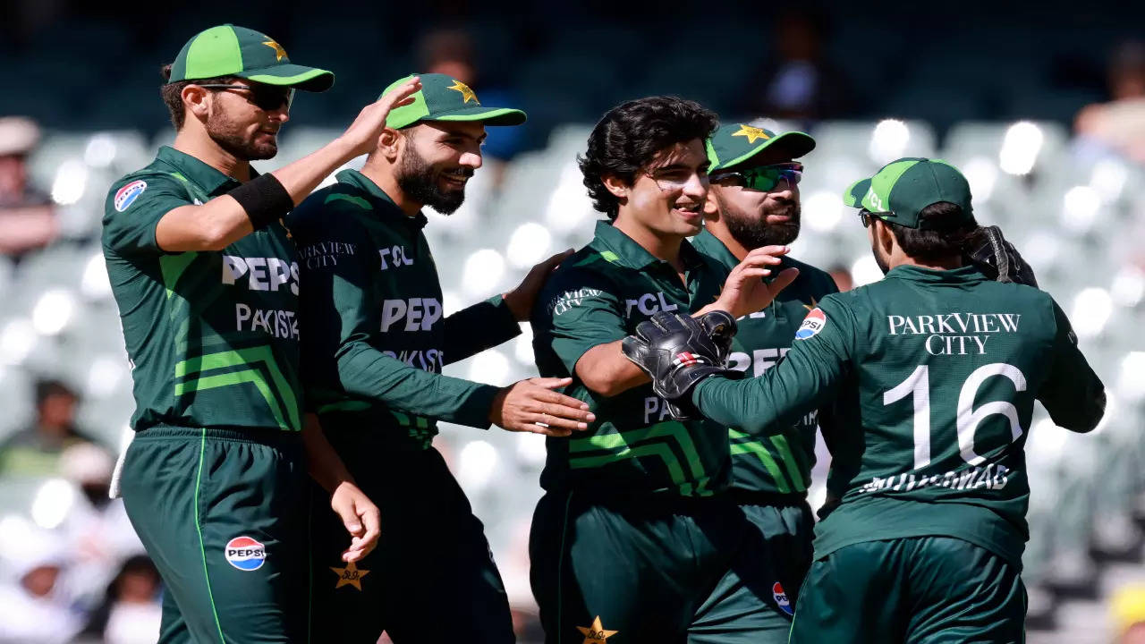 Pakistan players celebrate a wicket