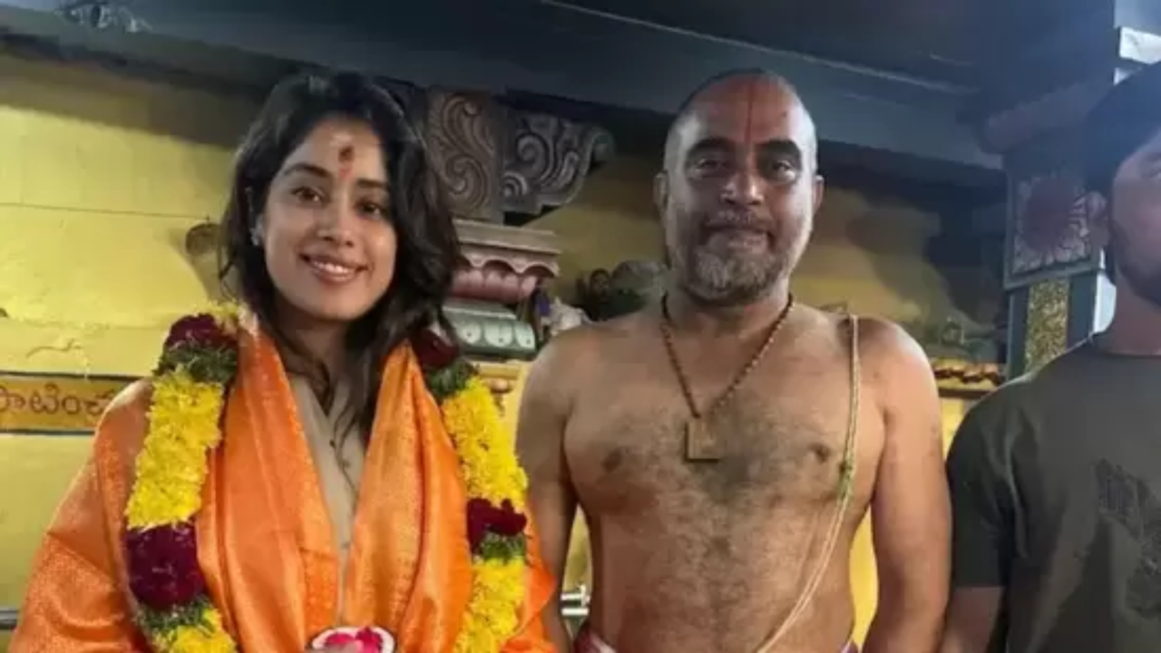 RC 16 Star Janhvi Kapoor Takes Break From Shoot, Performs Special Pooja At Hanuman Temple In Hyderabad. WATCH