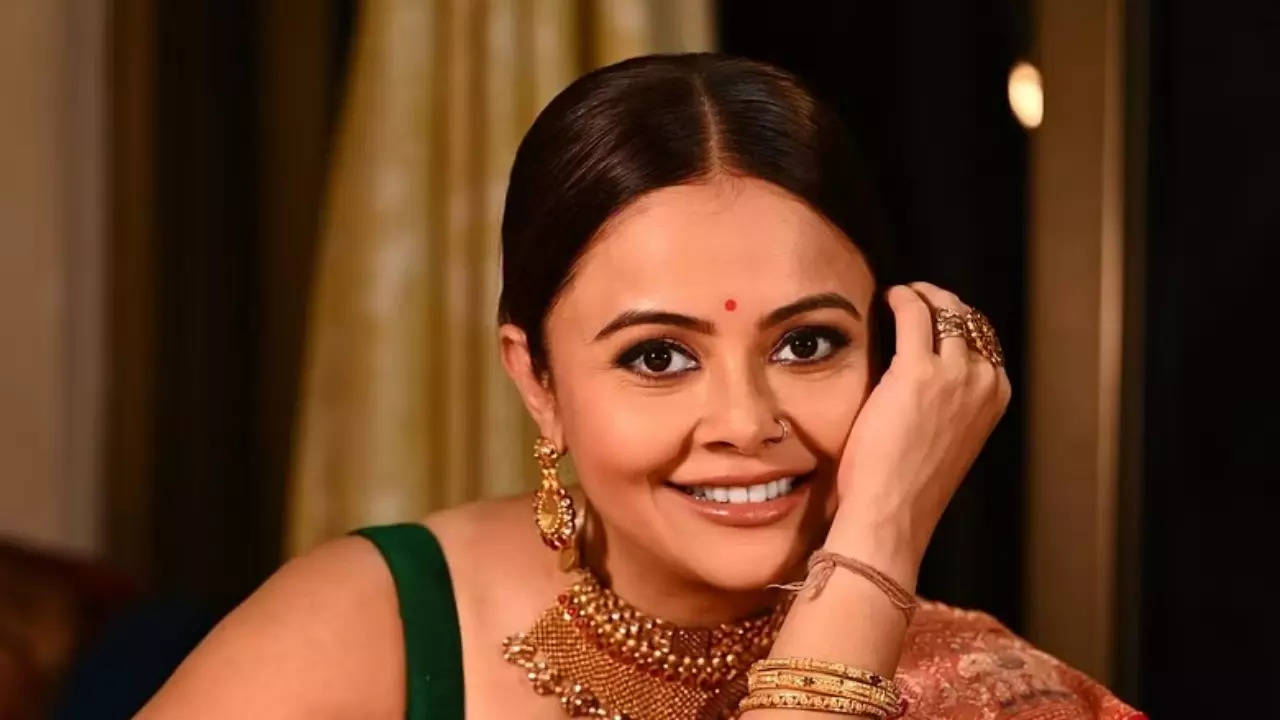 Devoleena Bhattacharjee Trolled For Criticising Sara Arfeen Khan, Netizens Remind Her Of BB 14 Outburst