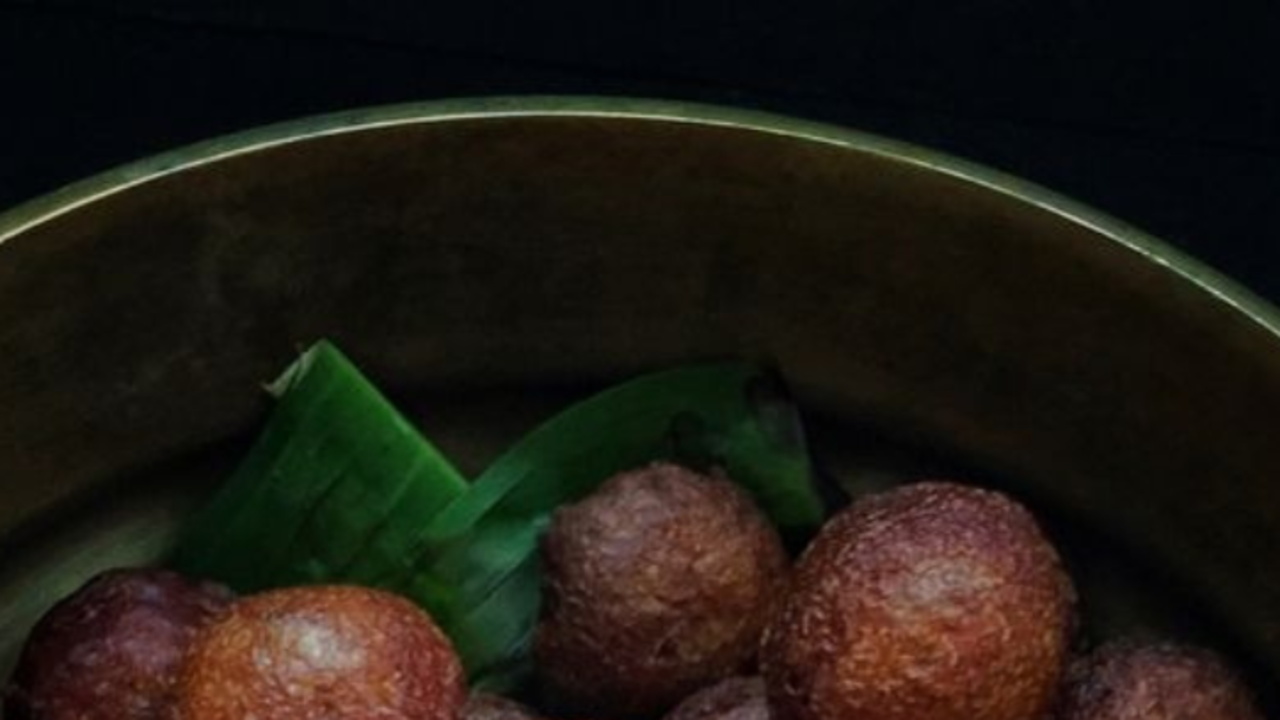 Kerala-Style Spongy Unniyappam With Chai For Evening Snacking