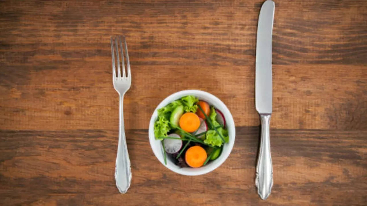 Weight Loss Myths: Why Eating Small Frequent Meals May Not Be Best