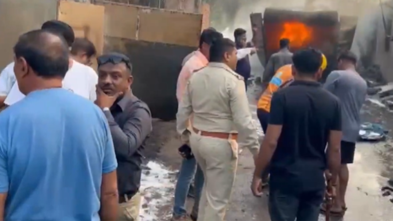 Fire breaks out a godown in Gujarat