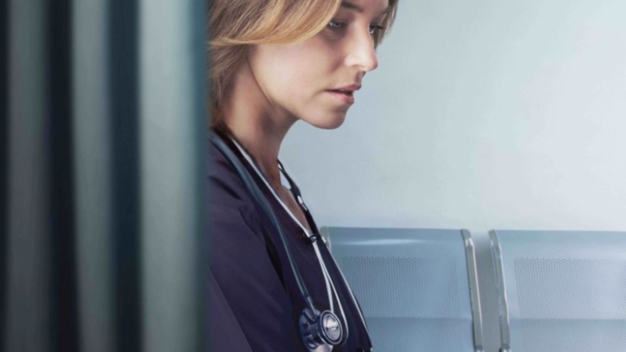 ​A Mistake: Elizabeth Banks Starrer Medical Drama Shakes You Up As Cinema Is Meant To​ (Image Credits: IMDb)