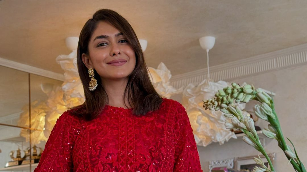 Decoding Mrunal Thakur's sharara look