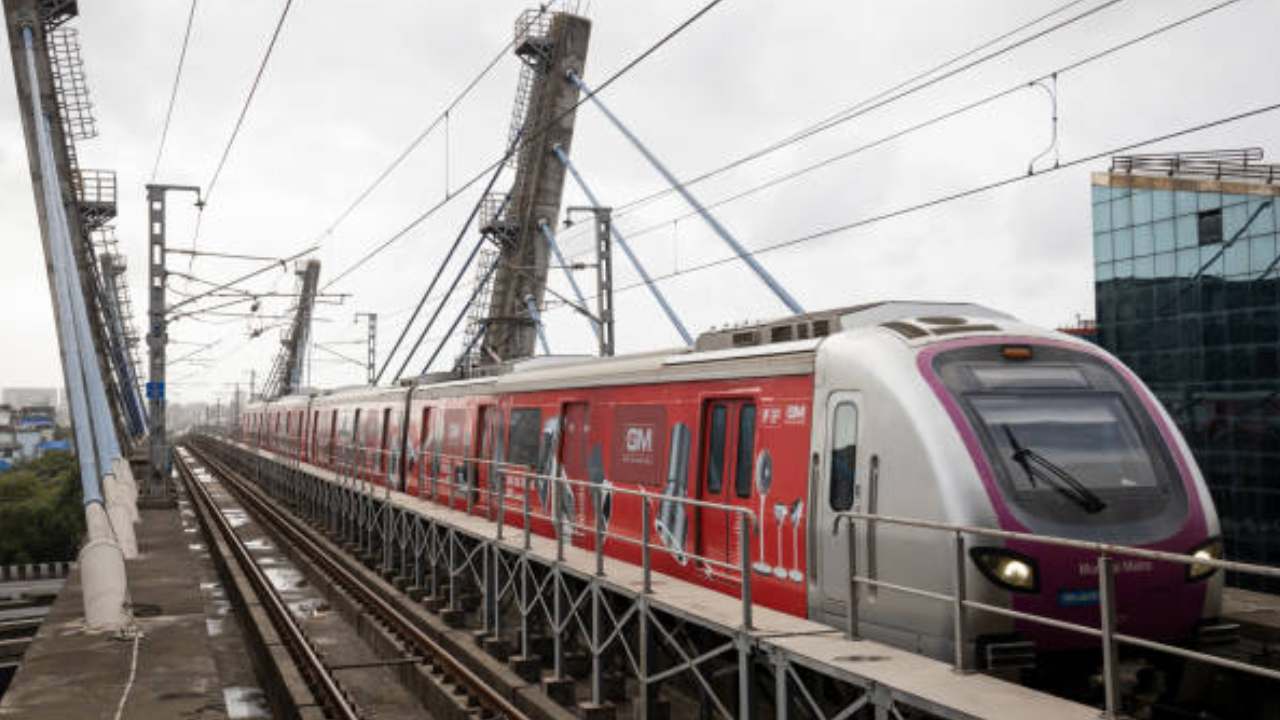 Major Glitch Strands Commuters on Mumbai Metro Line 3