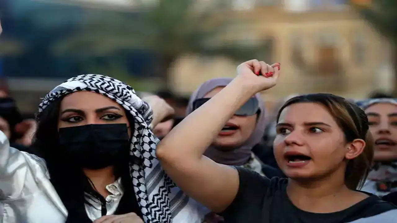 iraq proposes law to decreases legal age of marriage for girls to 9 years women protested