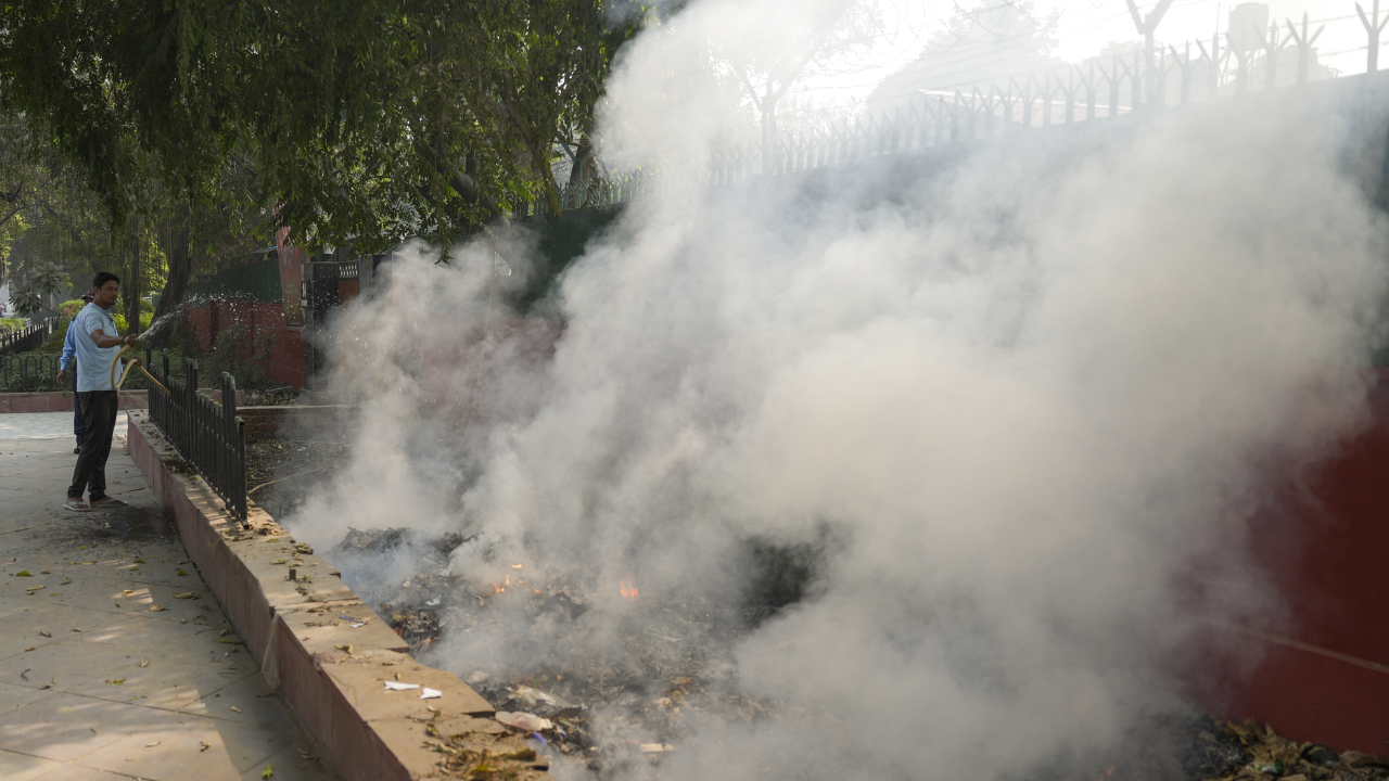 delhi chokes under smog: aqi hits 'hazardous' levels in key areas despite slight improvement