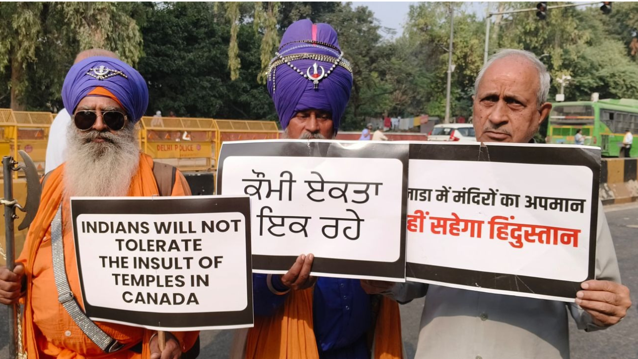 placard as he takes part in a protest near the Canadian embassy in New Delhi on November 10 against the recent attack on a Hindu temple in the city of Brampton