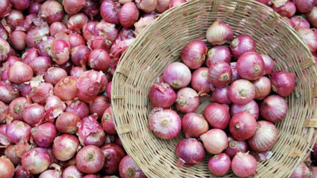 onion prices in delhi reach rs 67/kg; government to offload more from buffer stock