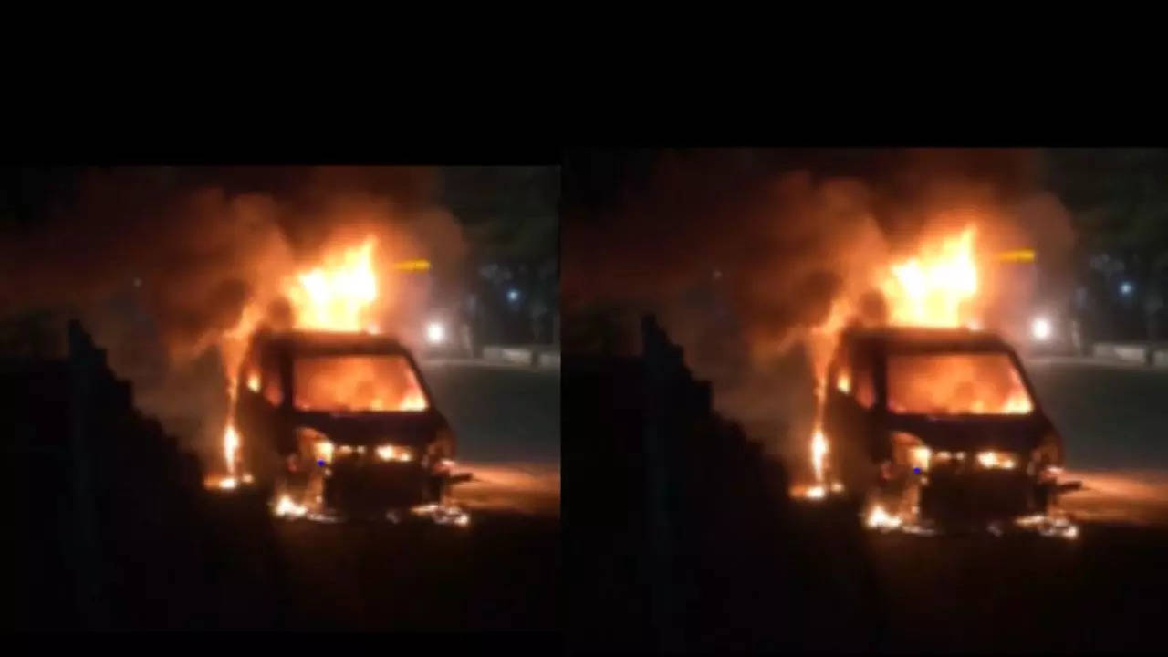 delhi: moving car catches fire in dwarka