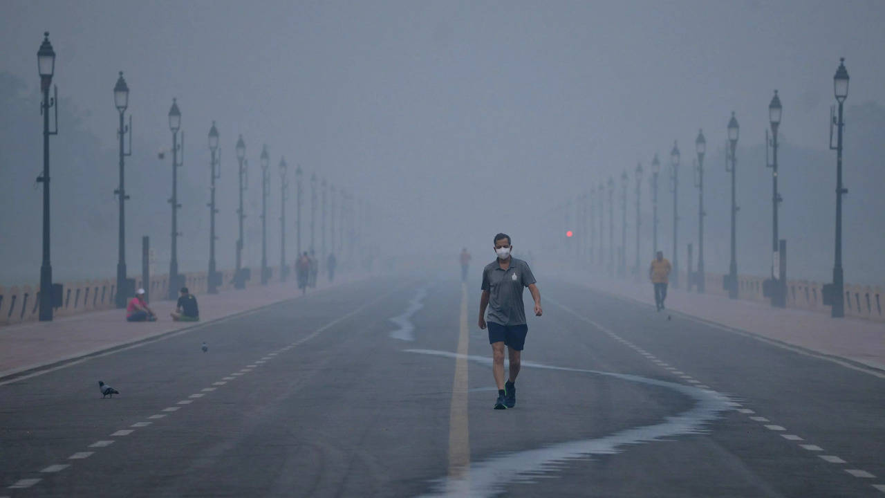 delhi pollution dense smog blankets parts of delhi aqi in very poor category