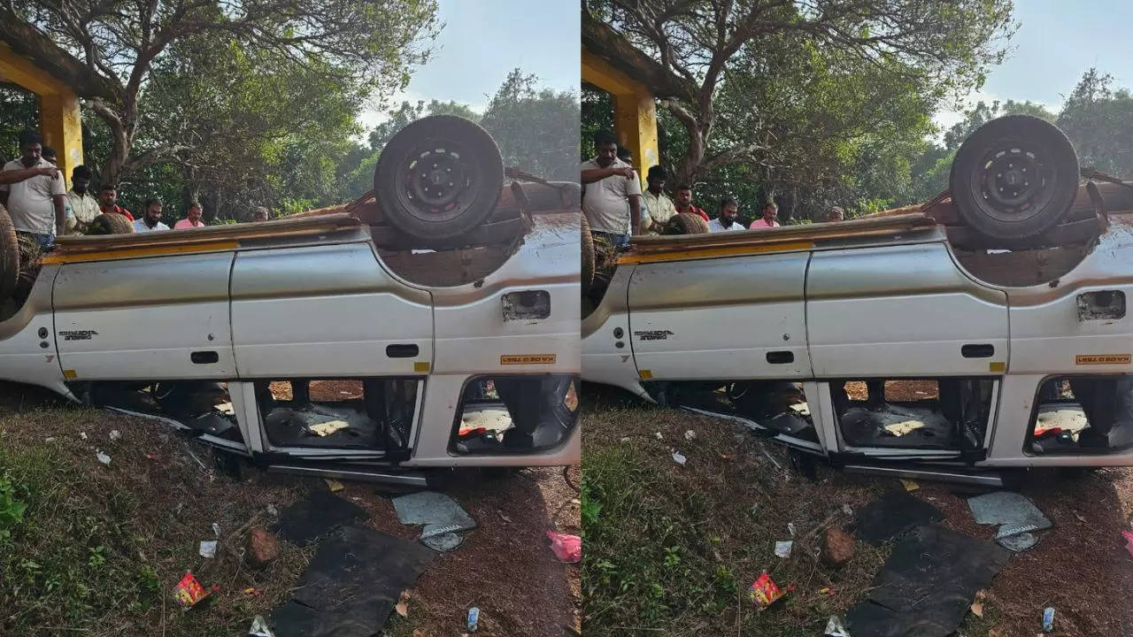 car carrying school children overturns in karnataka, 8 injured