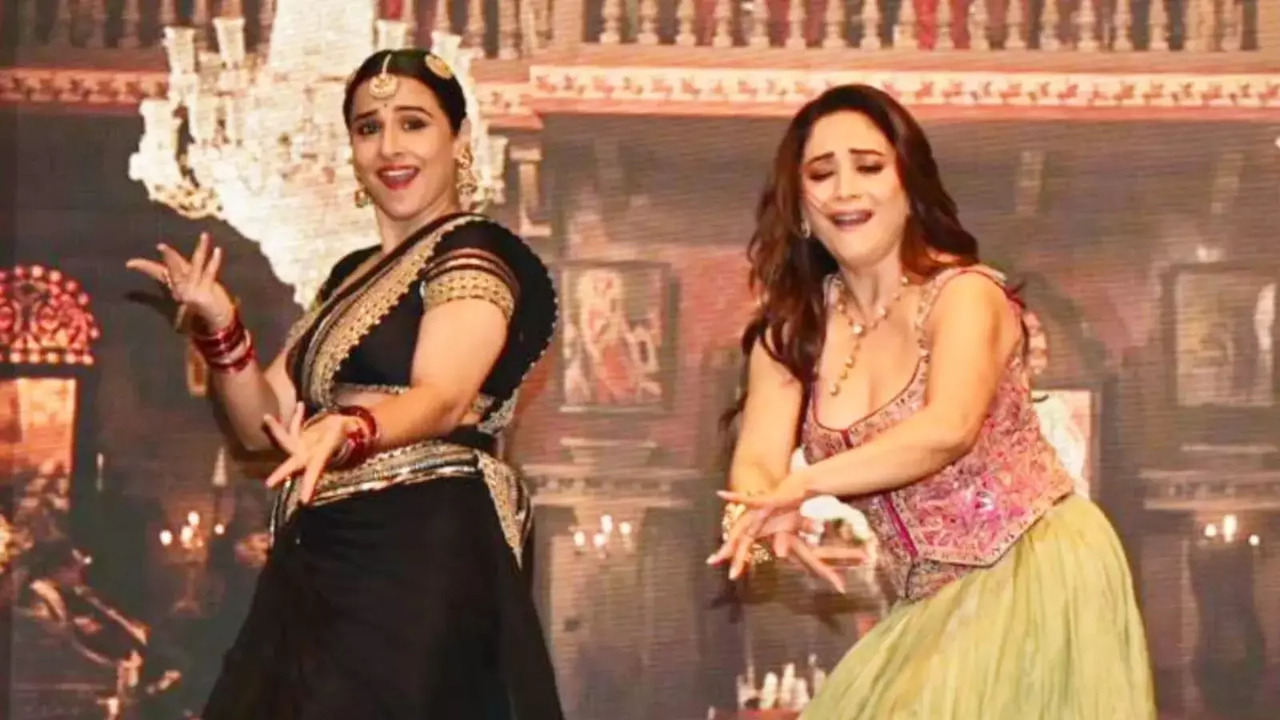 Vidya Balan Says Madhuri Dixit Changed Her Steps After She Fell On Stage During Ami Je Tomar 3.0 Live Performance | EXCL