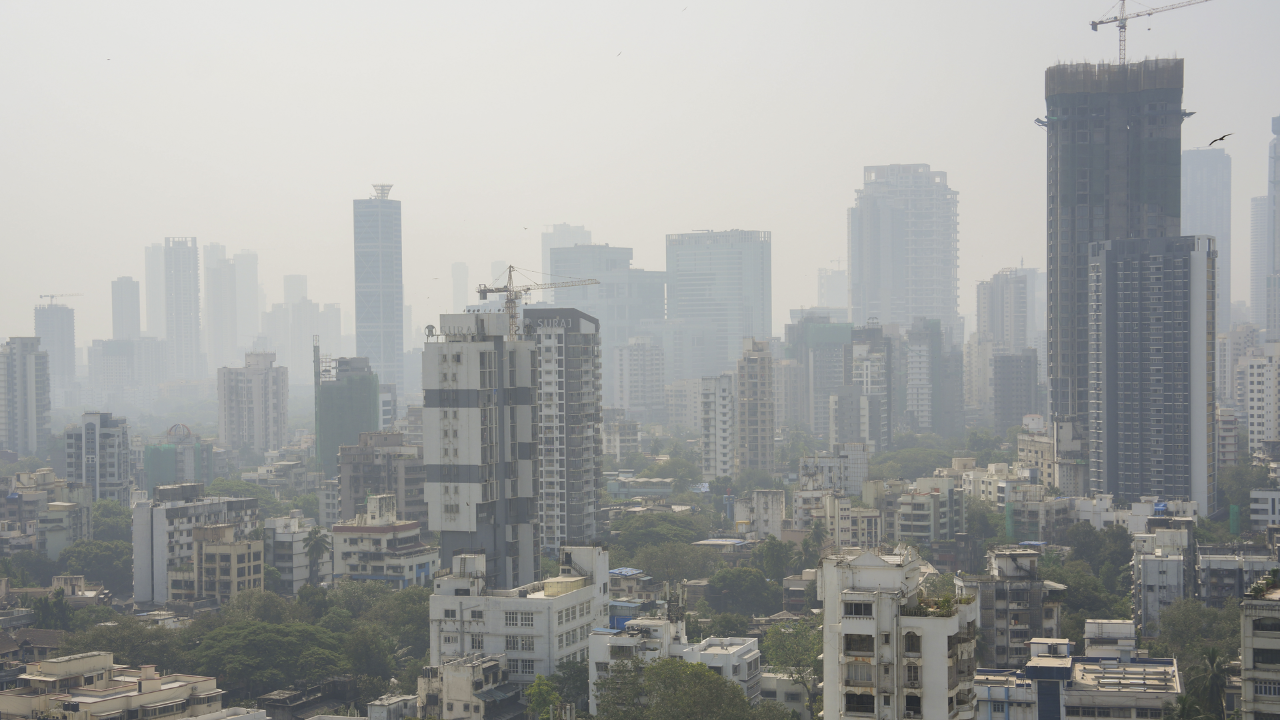 Cool Mornings Mark the Start of Winter in Mumbai; Daytime Heat Continues