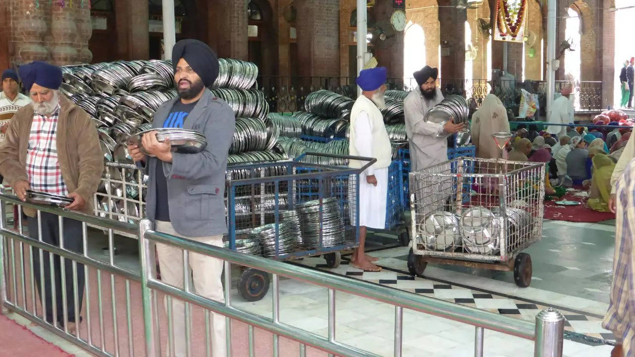 Guru Nanak Jayanti 2024: Learn The Significance of Sacred Practise Langar Seva