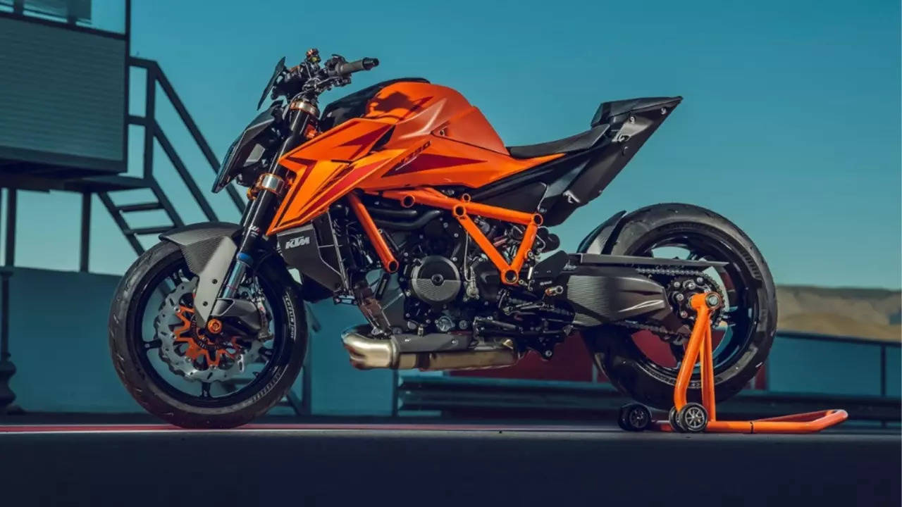 ktm launches 1390 super duke r evo in india at rs 22.96 lakh