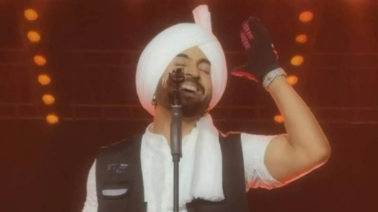 Diljit Dosanjh ALTERS Lyrics At Hyderabad Concert After Telangana Govt Bans Song Glorifying Drugs, Violence. WATCH