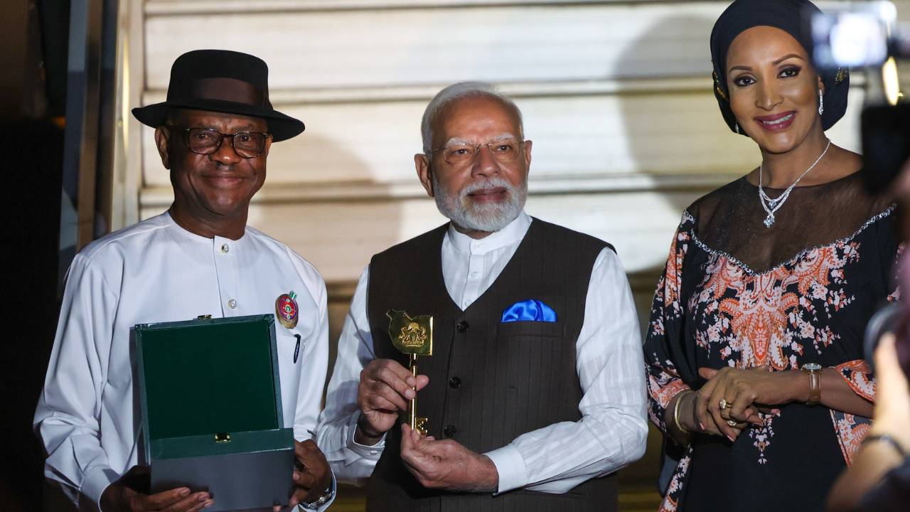 PM Modi with 'Key to the City' of Abuja