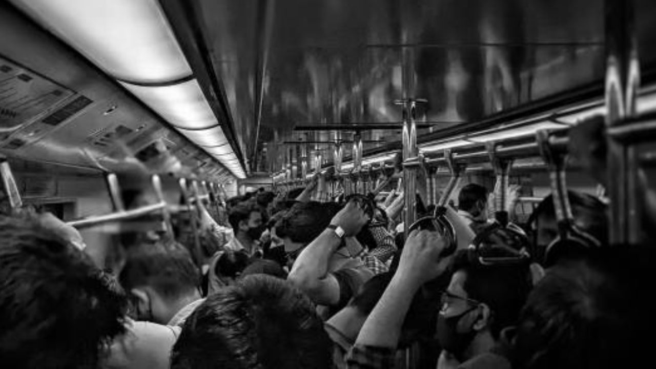 metro crowd istock 