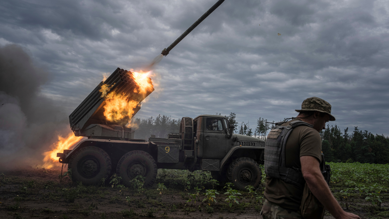 Ukrainian forces shoot toward Russian positions