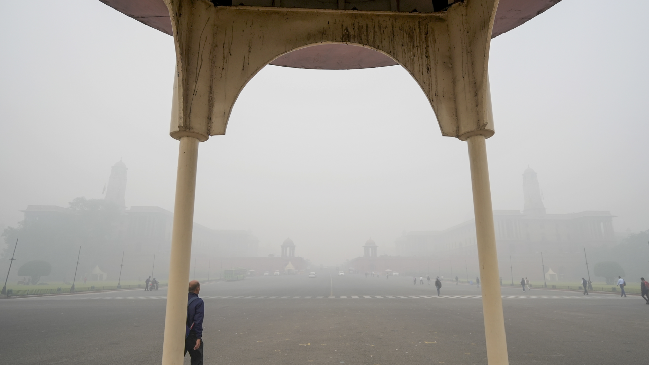 Smog Disrupts Delhi Flights, Trains as AQI Hits 'Severe Plus'