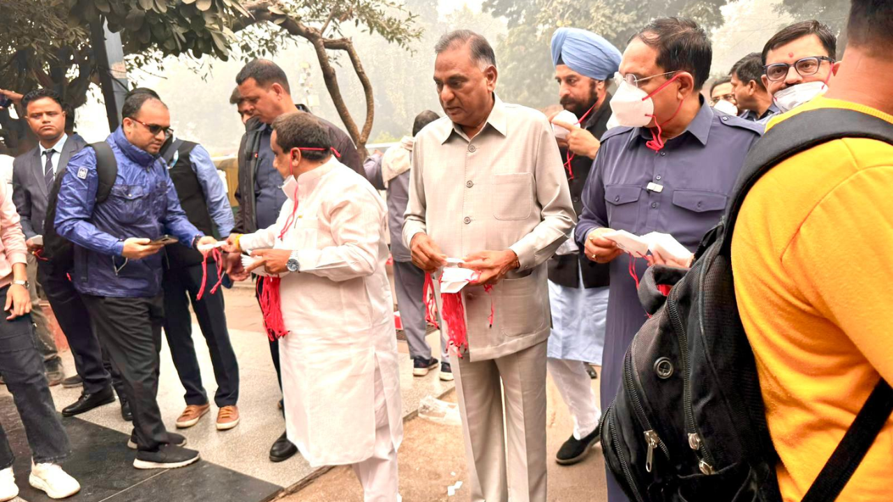 Delhi BJP's protest over rising air pollution