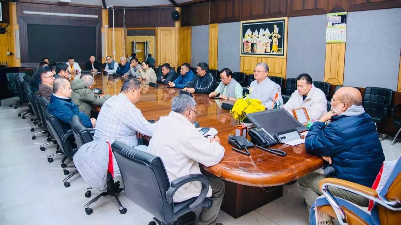 Manipur's ruling MLAs meet at CM Secretariat