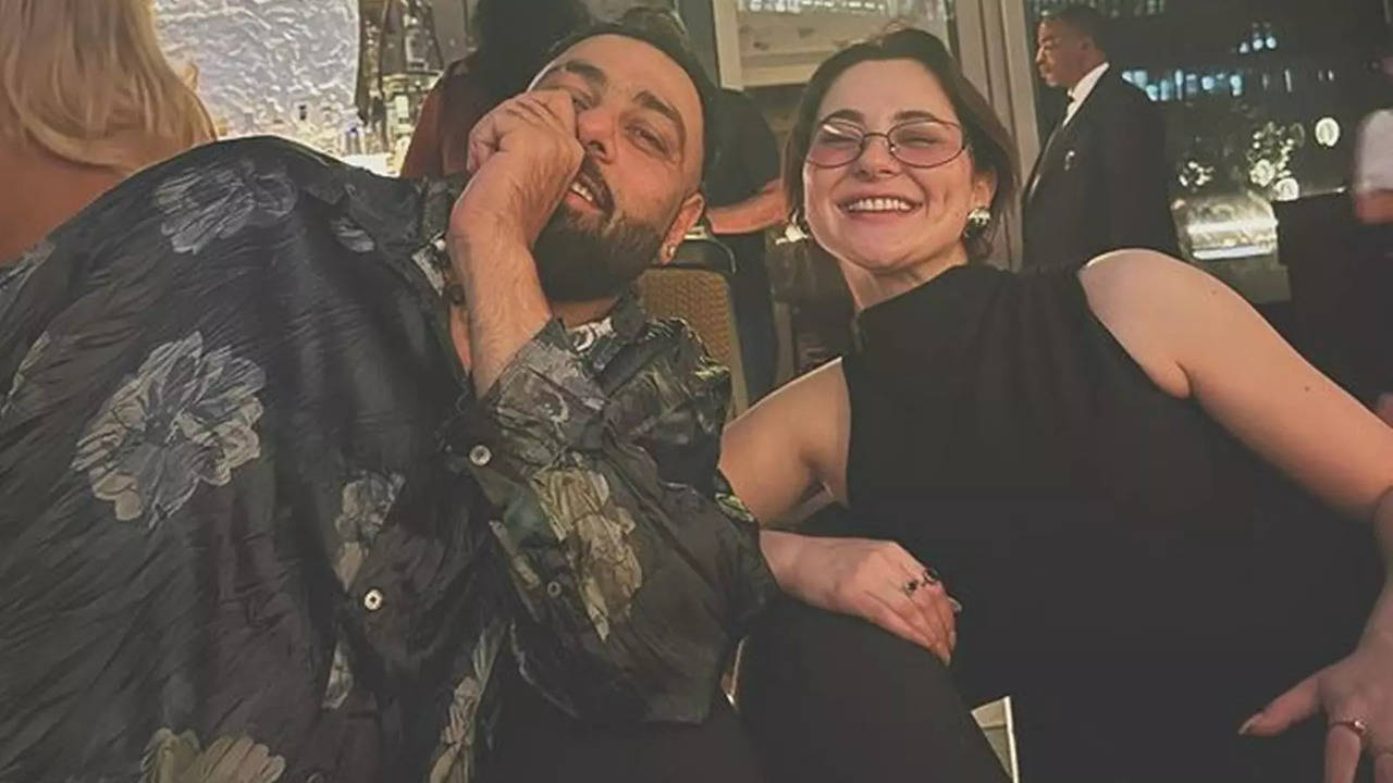 Hania Aamir Hugs Rumoured BF Badshah During Canada Concert, Calls Him Her 'Hero'. Fans REACT