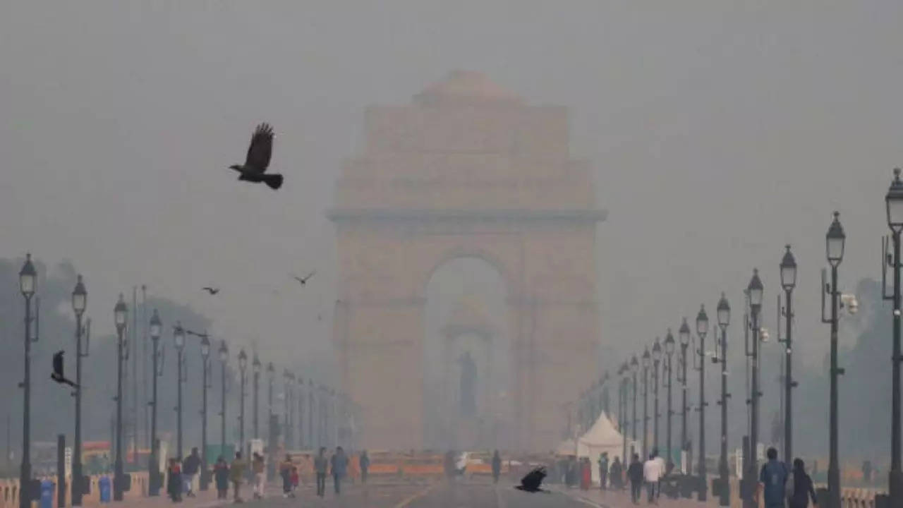 Know How Severe AQI Can Worsen Allergy​ Symptoms As ​Delhi AQI Hits 500