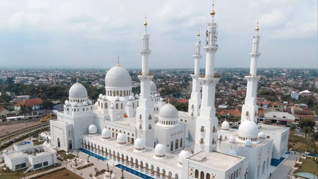 Surakarta, Indonesia (average room rate: 3967 INR)