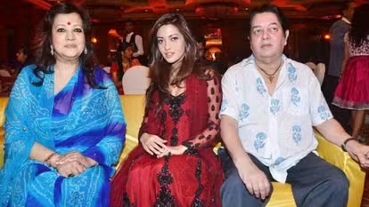 Who Was Bharat Dev Varma, Actor Moon Moon Sen's Husband And Raima Sen's Father?