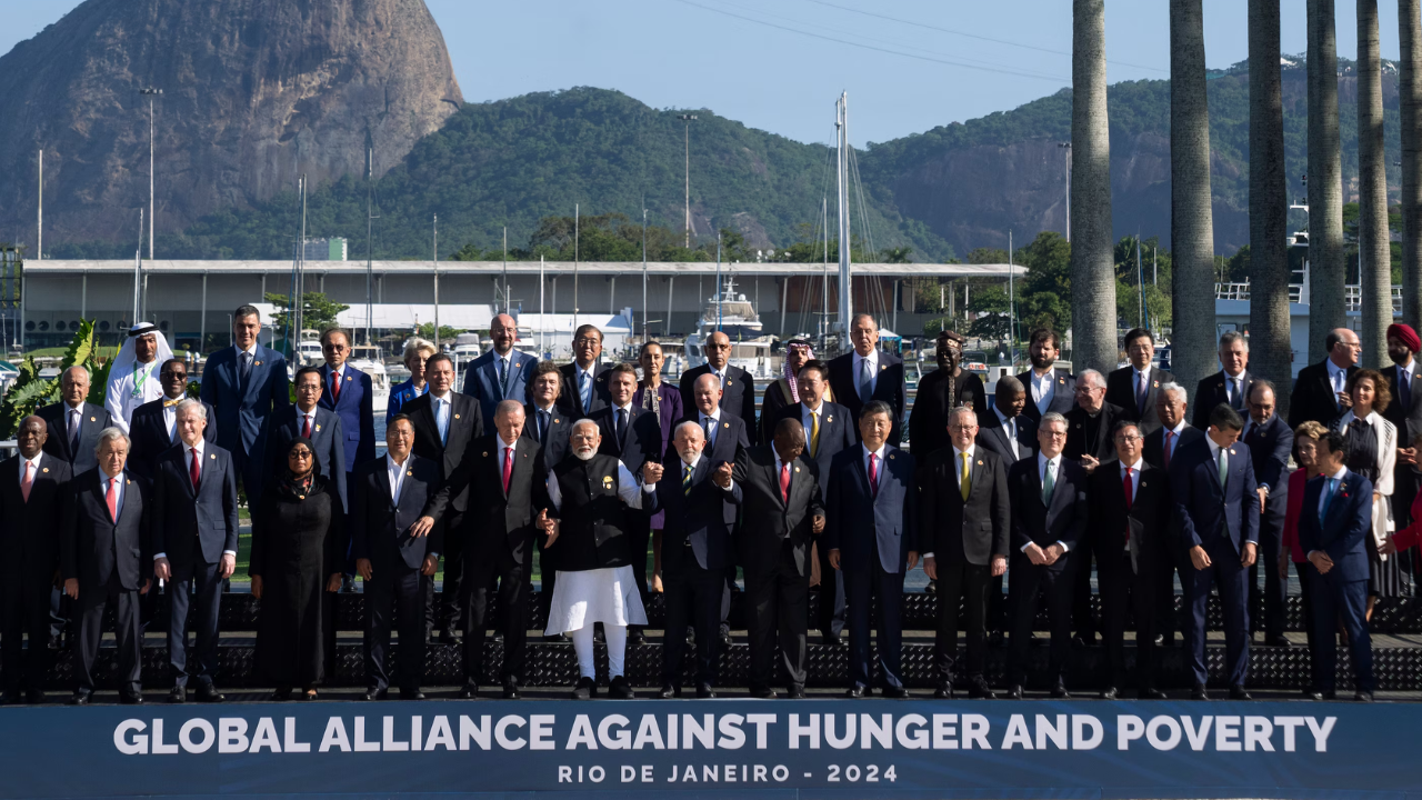 Leaders attending the launch of the Global Alliance Against Hunger and Poverty pose for a group photo after the first session of the G20 Leaders’ Meeting in Rio de Janeiro, Brazil