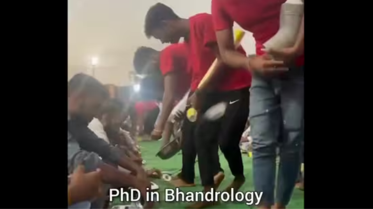 Viral Video of Swift Bhandara Servers Wows Netizens