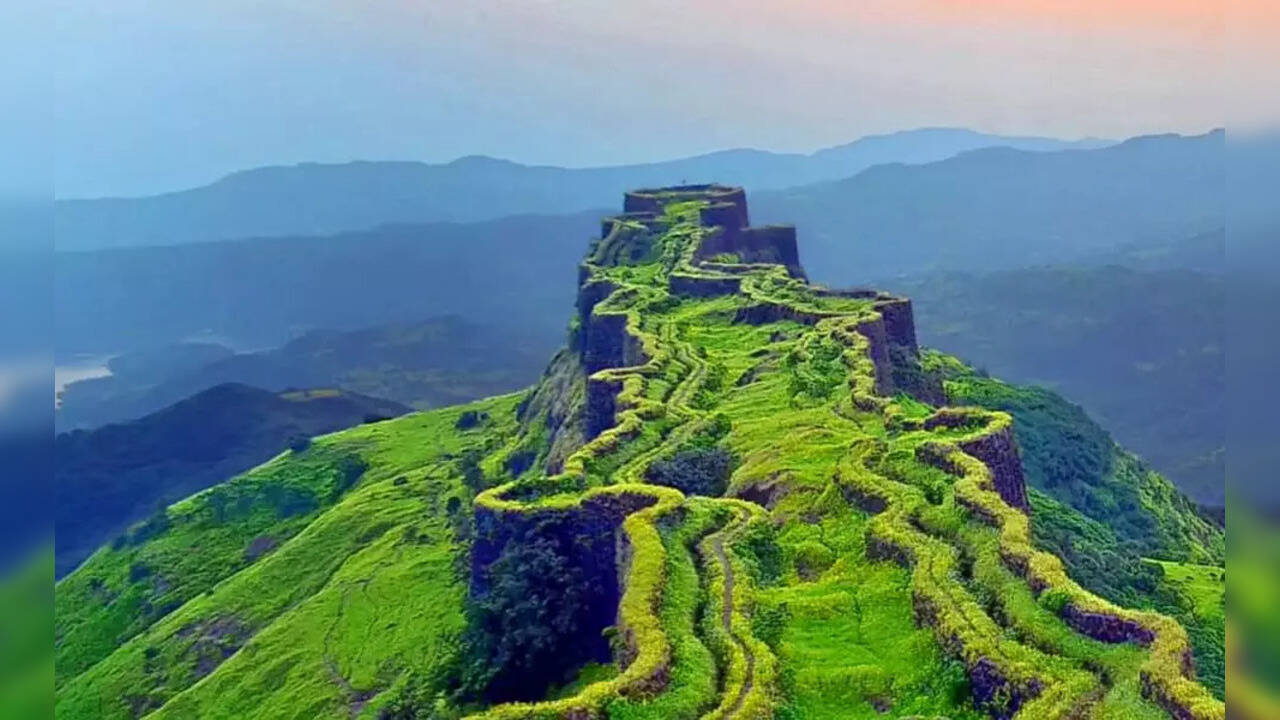 5 lesser-known forts of Maharashtra that you can visit in winter