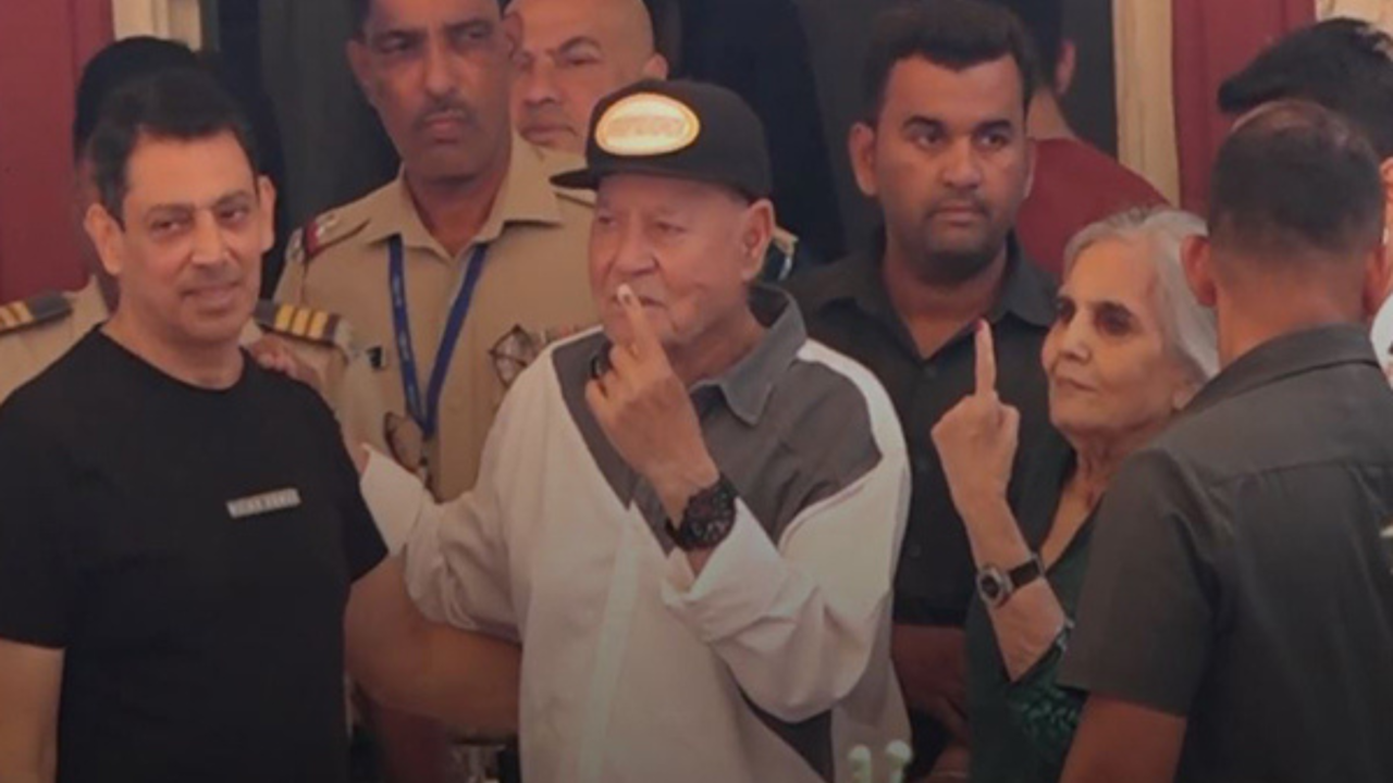 Salman Khan's Father Salim Khan Votes In Maharashtra Elections 2024. Wife Salma, Son Sohail Join Amid Security Concerns