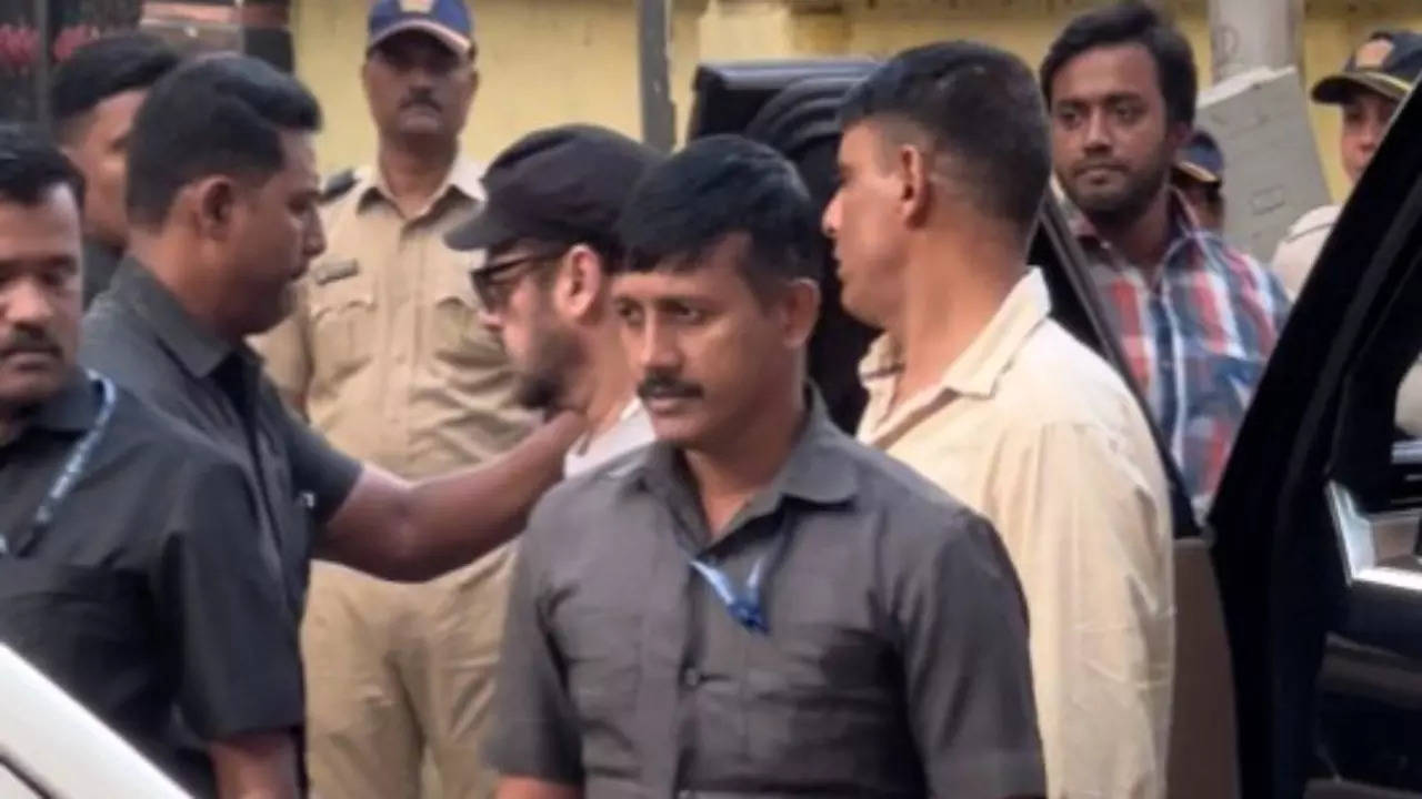 Salman Khan Steps Out In Mumbai To Cast His Vote Surrounded By Heavy Security Amid Death Threats