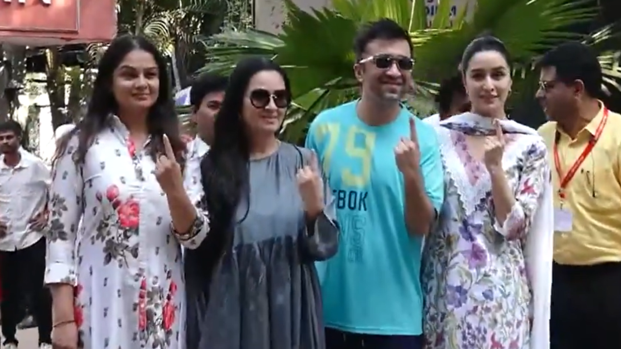 Maharashtra Elections 2024: Shraddha Kapoor Casts Her Vote With Mom Shivangi Kolhapure, Aunt Padmini Kolhapure