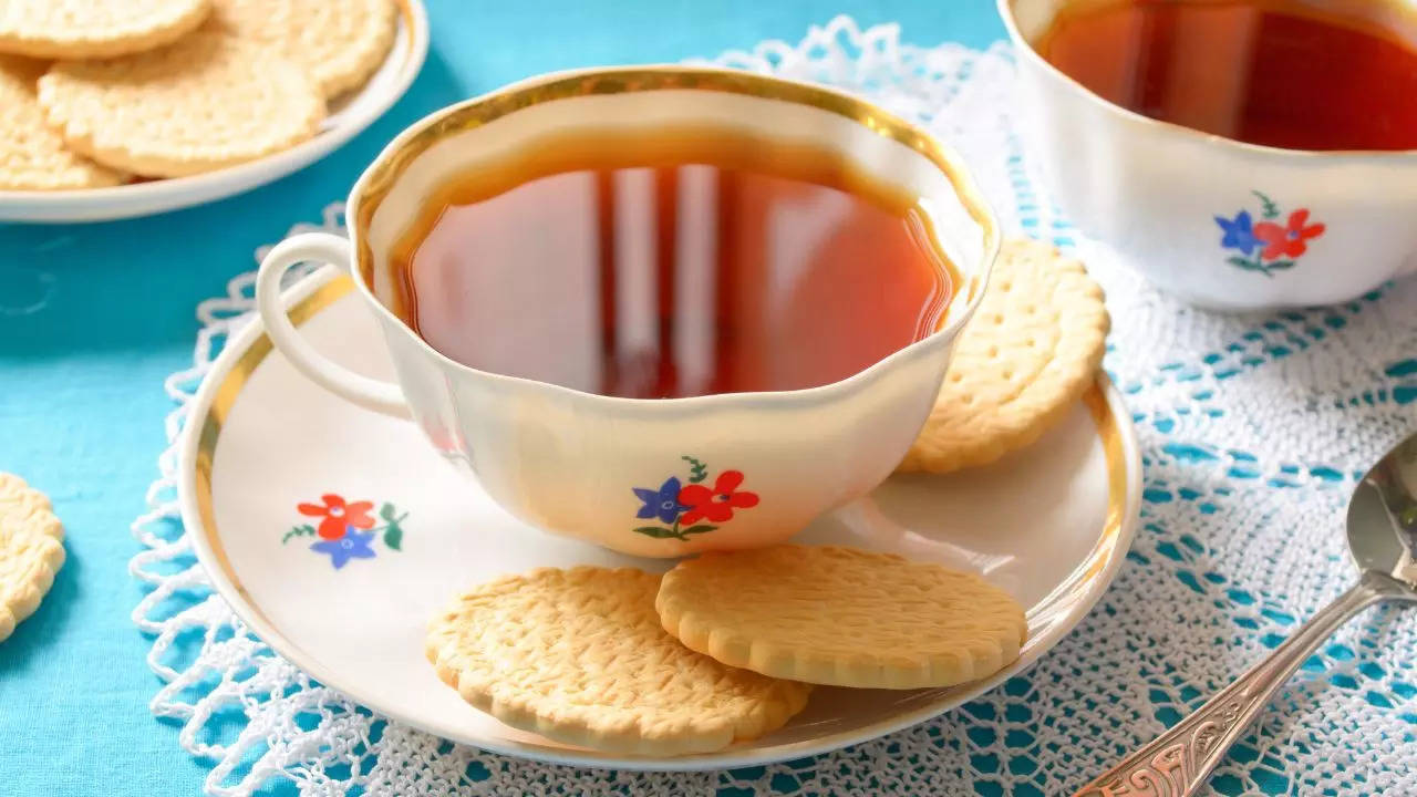 Healthy Food tea with biscuits are bad food combination