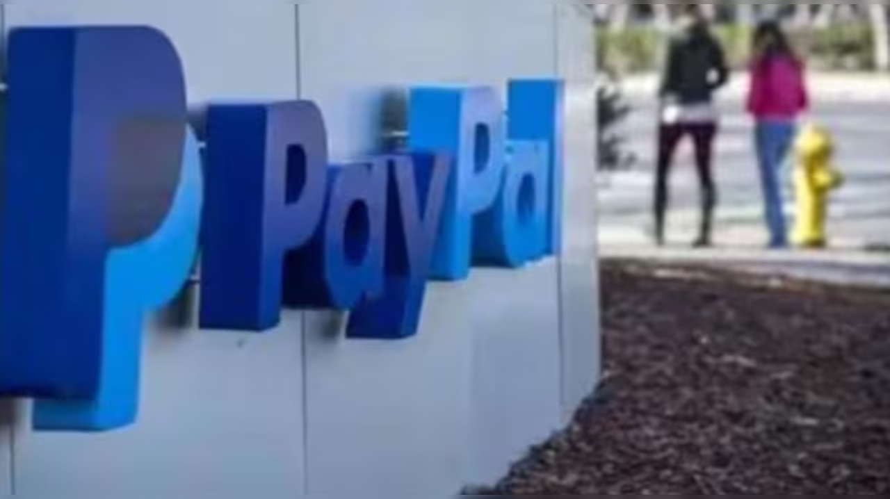 PayPal outage affects thousands worldwide