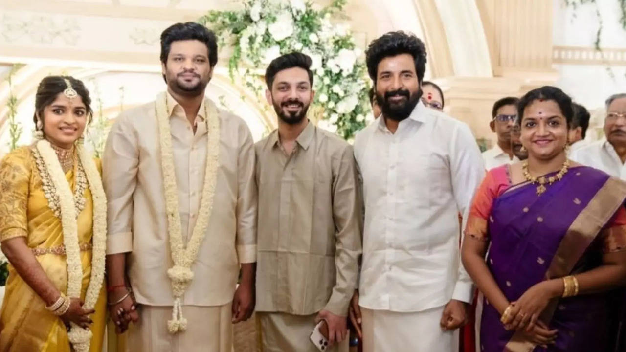 Anirudh and Sivakarthikeyan attend wedding